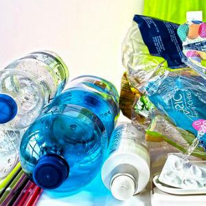 Plastikflaschen in verschiedenen Farben