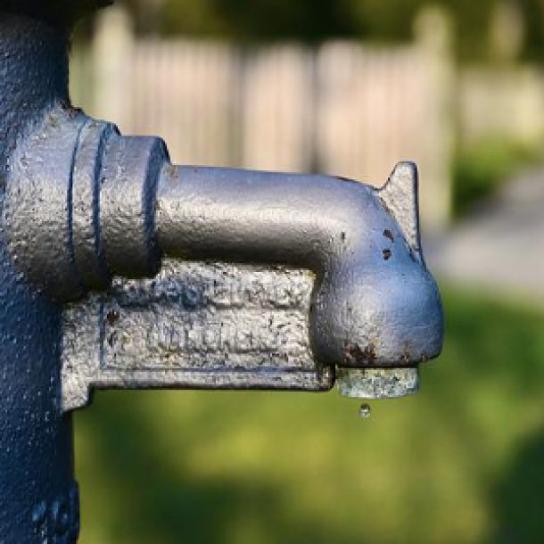 Tropfender Wasserhahn; von Mariya 🌸🌺🌼 auf Pixabay