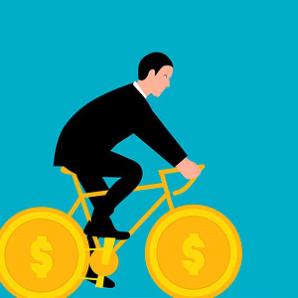 ann auf Fahrrad mit Münzen als Reifen; Bild von Mohamed Hassan auf Pixabay