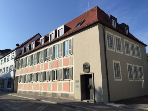 Straßenseite der Landeskirchenstelle Ansbach